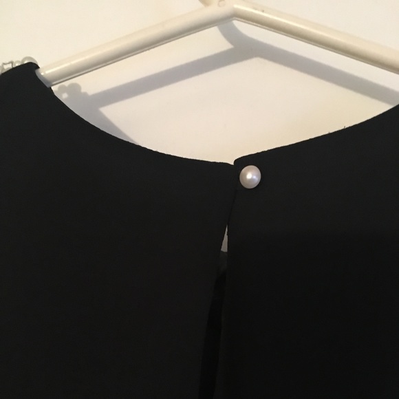 Little black dress with pearl collar - Picture 4 of 5